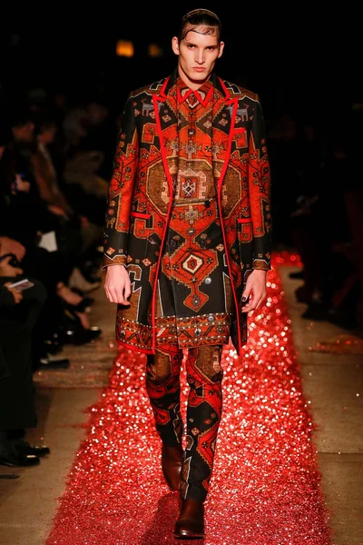 Look 27